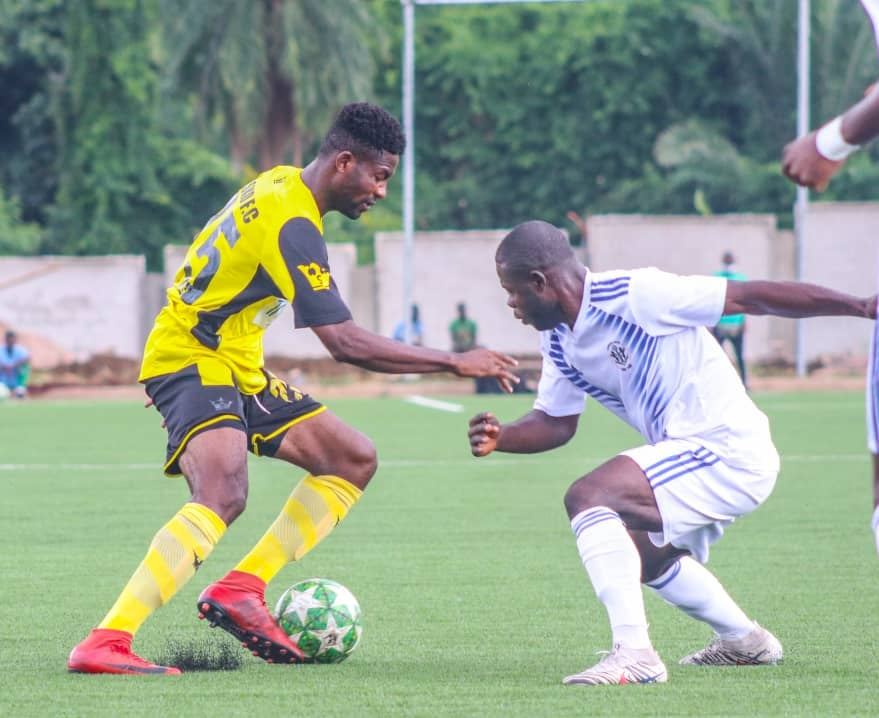 Football: Les championnats et la Supercoupe ajournés