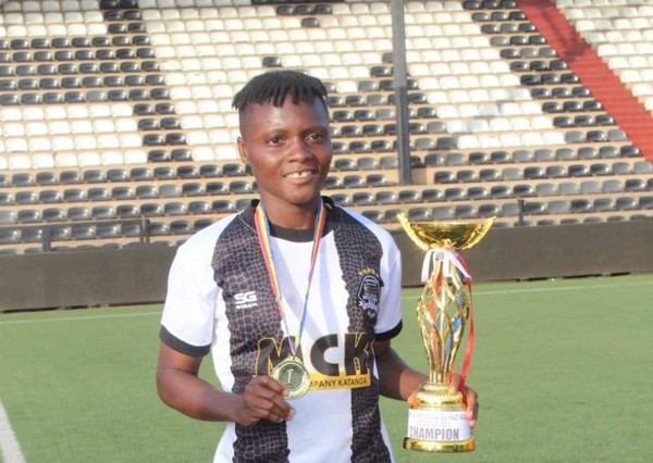 Foot (F) : Reine Gake et Akoko Assignon sacrées