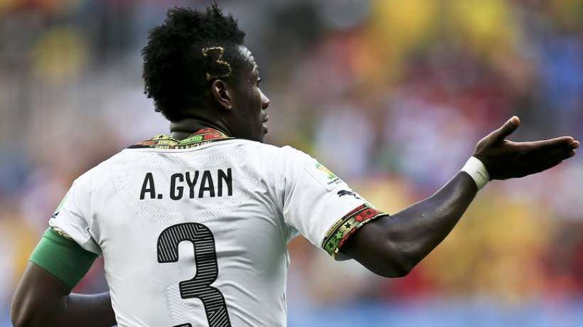 Ghana : Asamoah Gyan ranges ses crampons