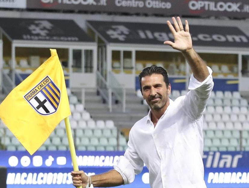 Italie : Gianluigi Buffon range ses gants
