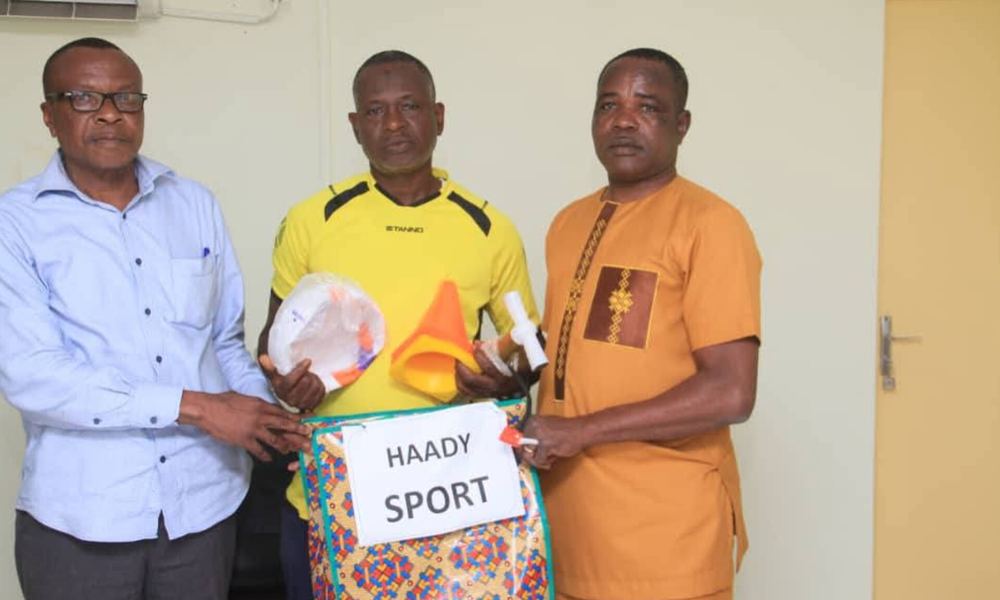 Foot Togo : Don d'équipements aux clubs de D3 par la LRFLG